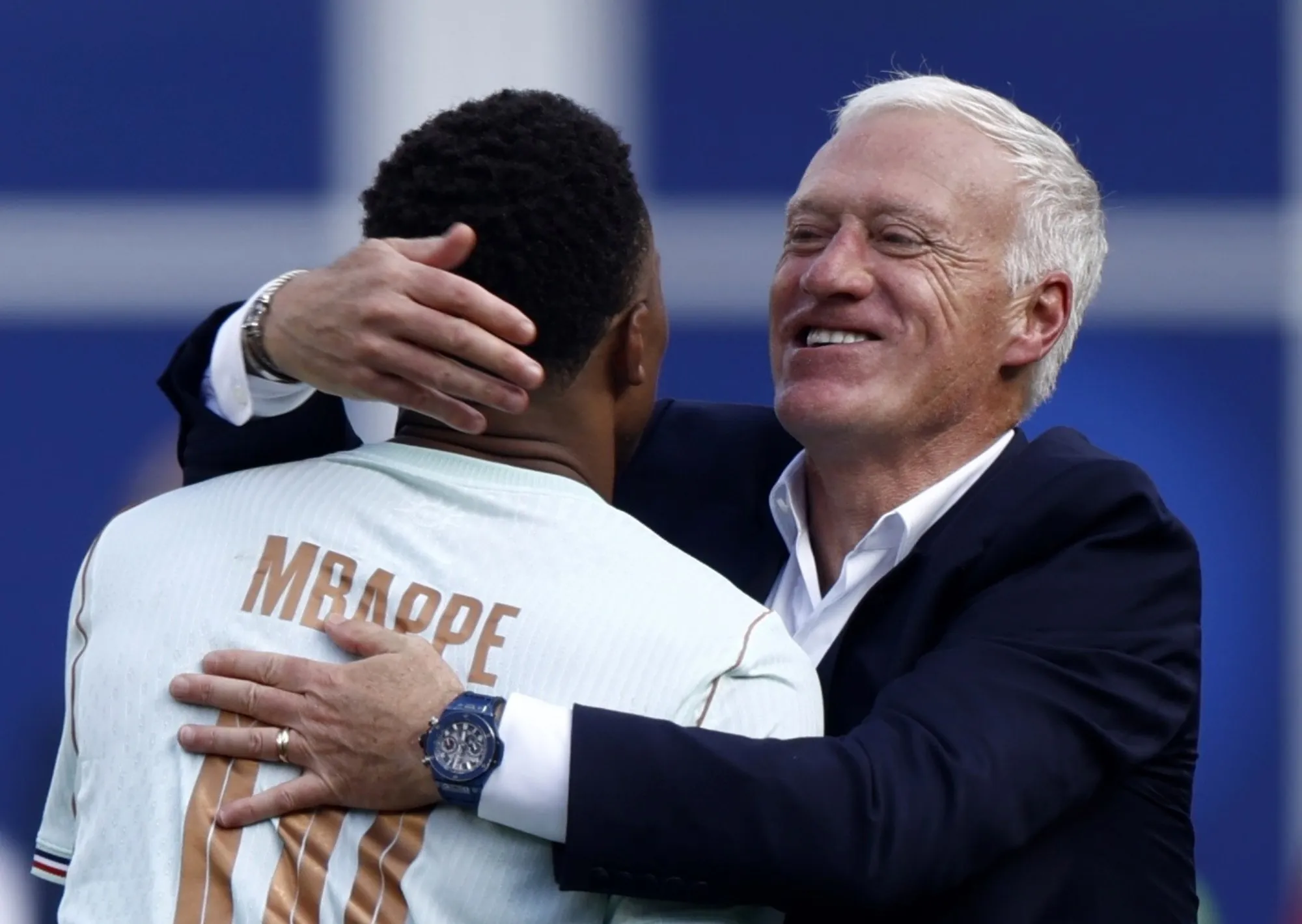 La emotiva despedida de Mbappé para Deschamps: "Deberíamos haberte brindado una despedida mejor, pero fallamos"