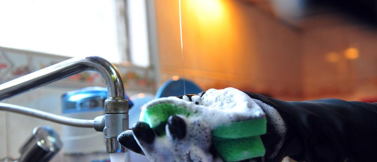 Empleadas domésticas: cuánto se paga por hora y por mes en febrero de 2026, sin aumentos a la vista