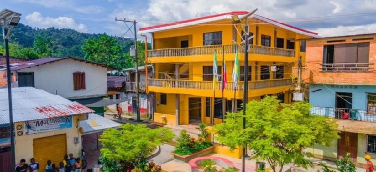 Dron con explosivos habría atacado estación de Policía en Río Iró, zona de injerencia del ELN en Chocó