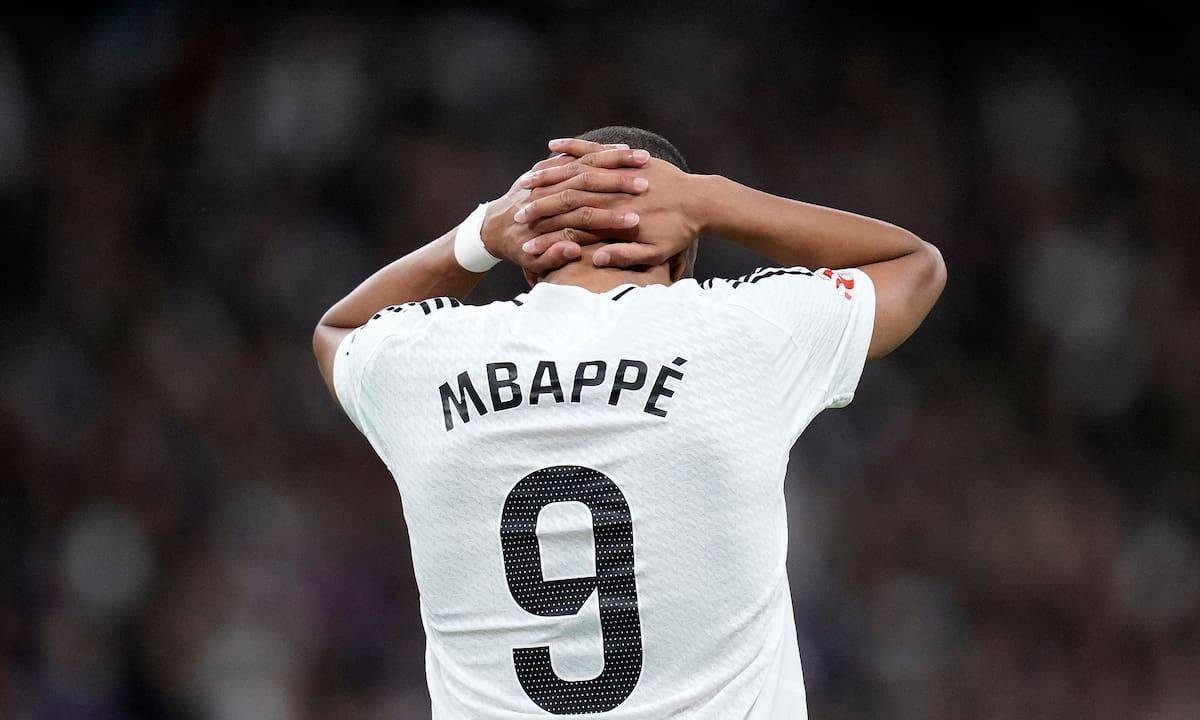 Mbappé en París para examinar su rodilla, no está prevista operación "en este momento" (entorno a AFP)