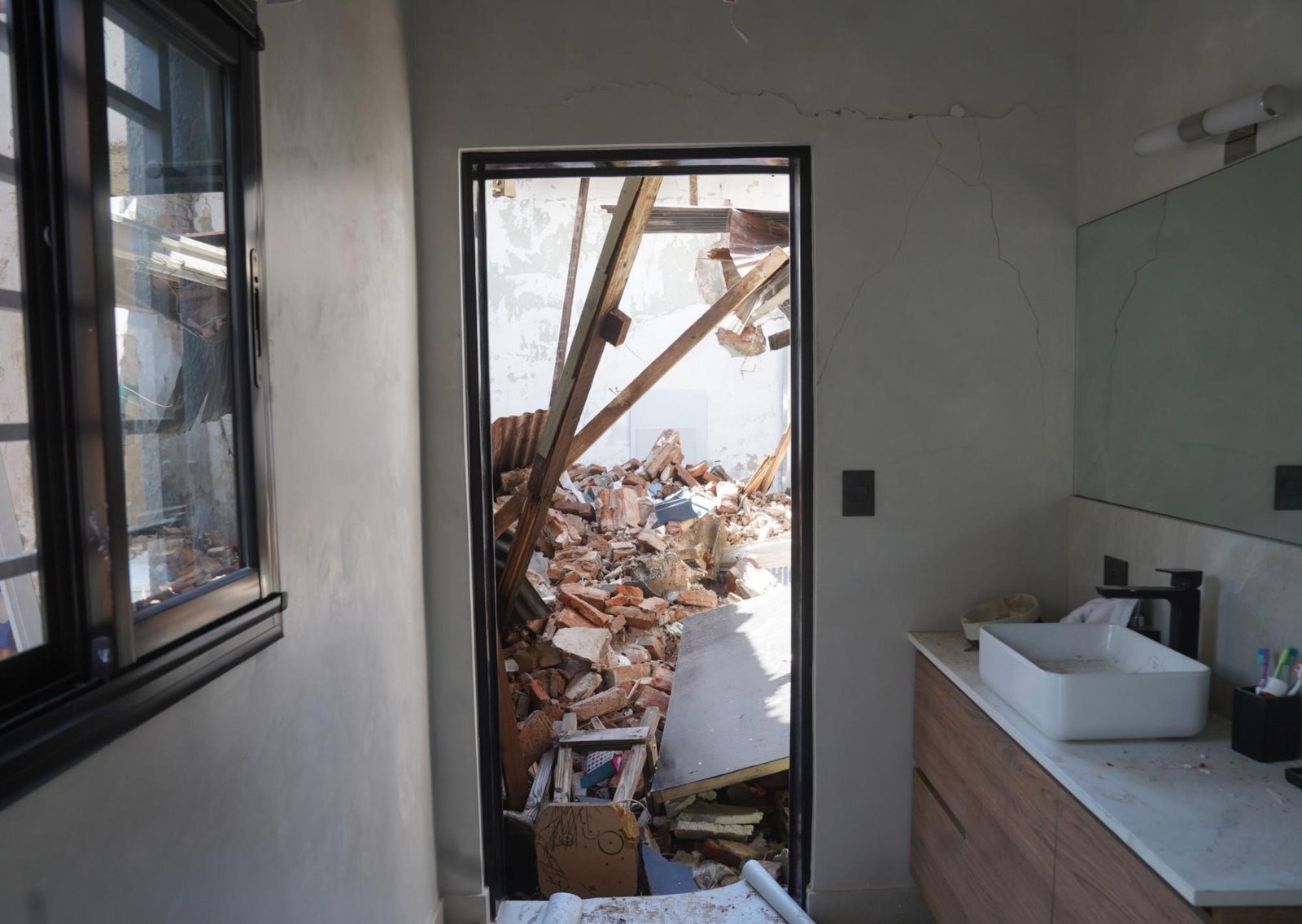 Explosión e incendio en San Fernando: los vecinos que no pueden volver a sus casas y las denuncias que no se escucharon