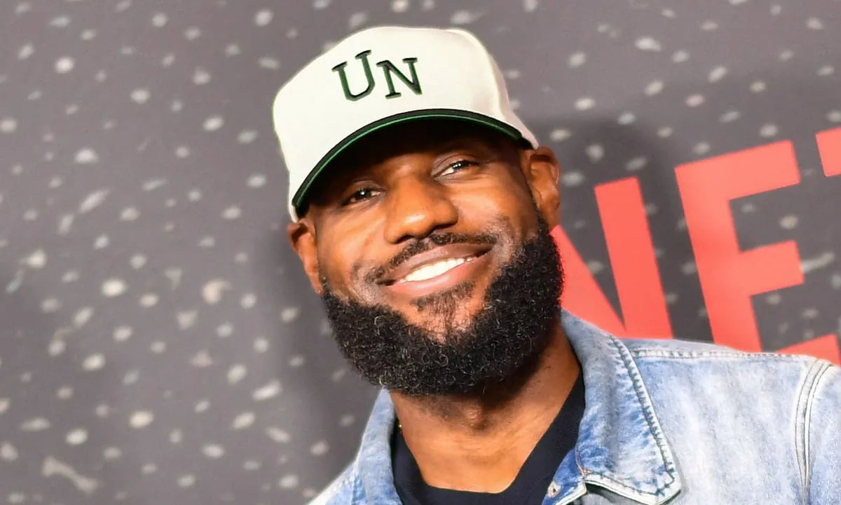 Le Bron James anunció que jugará para Philadelphia 76ers la próxima temporada de la NBA