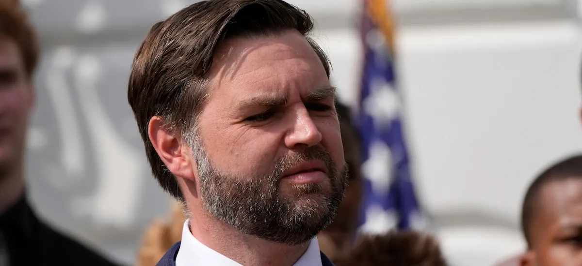 El vicepresidente de Estados Unidos, JD Vance, partió rumbo a Suiza para encabezar las negociaciones de paz con Irán