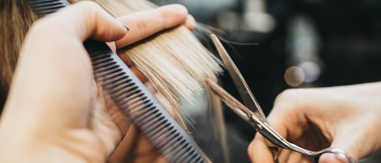 Calendario lunar de febrero 2026: los mejores días para cortar el cabello según las fases de la Luna