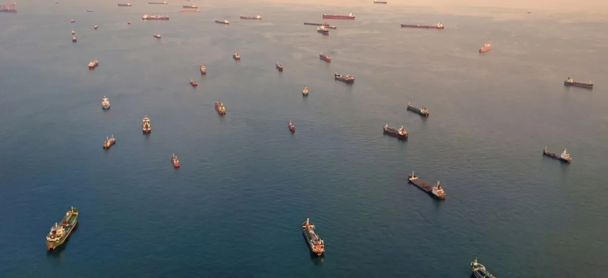 Millones de barcos, rutas históricas y alianzas estratégicas: la historia del estrecho de Malaca y su rol en la economía global