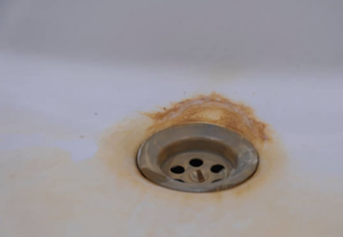 Tirar vinagre blanco en las rejillas: cuál es motivo y cuándo hacerlo