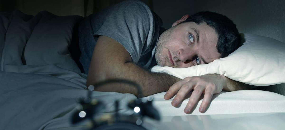 Los 4 alimentos que te permitirán combatir el INSOMNIO y mejorar la calidad de tu DESCANSO