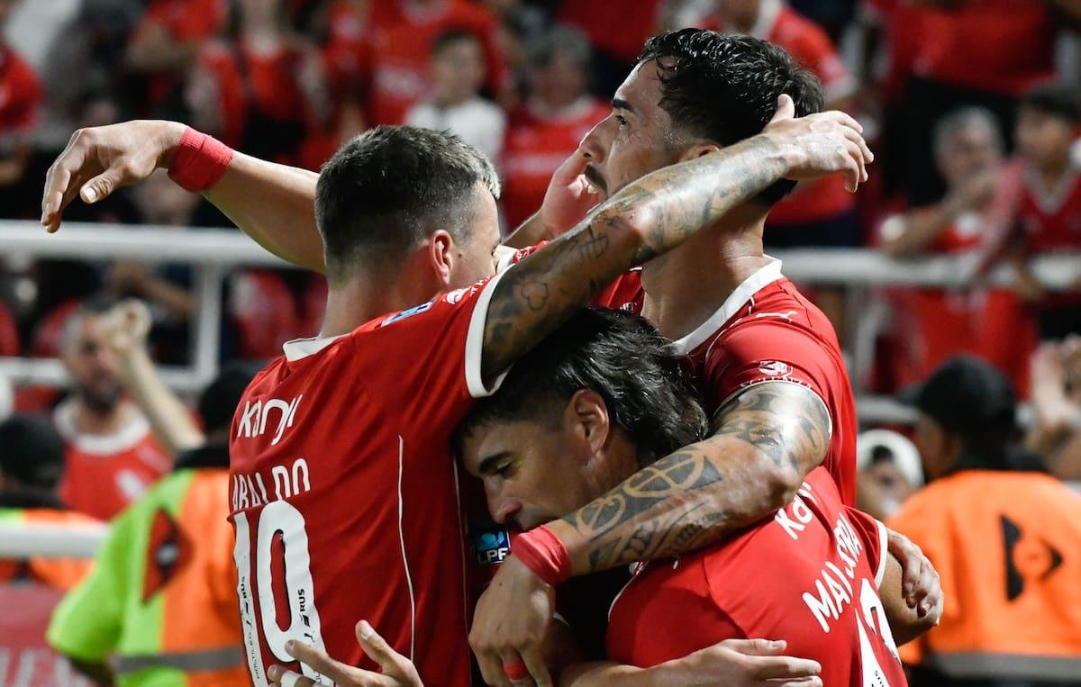 Independiente le ganó a Central Córdoba con dos goles en el final de un partido duro en Avellaneda