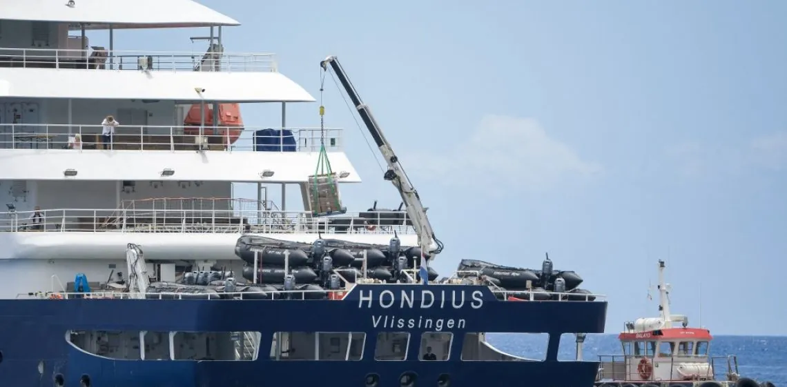 Brote de hantavirus en el crucero MV Hondius: protocolos de aislamiento país por país y el desafío de los 42 d...