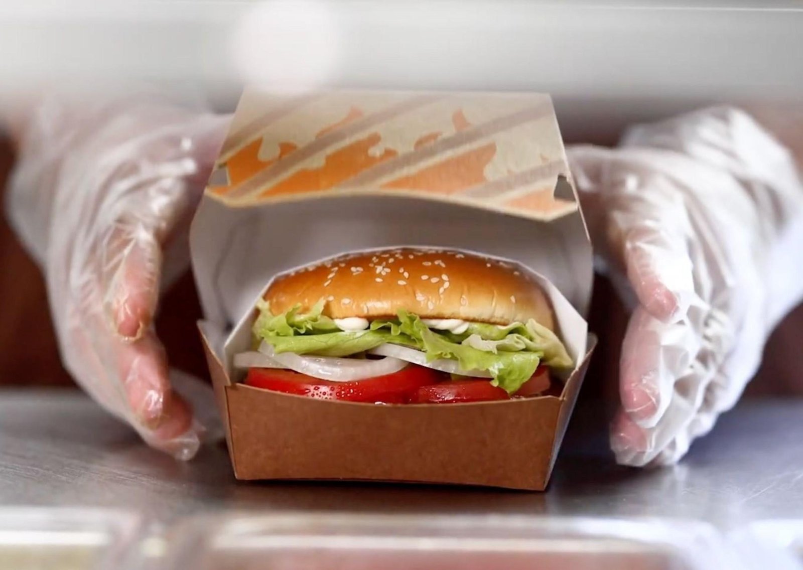 Después de 10 años, Burger King cambió su icónica "Whopper" para siempre: qué tiene de nuevo y por qué decidió modificar la hamburguesa