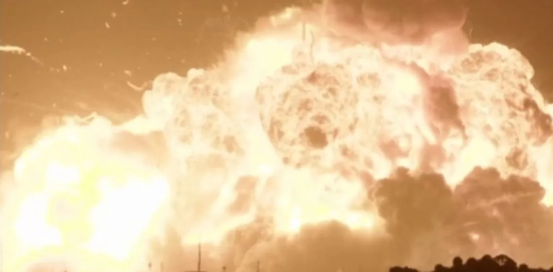 Quedó registrada en video la aterradora explosión de un cohete de la compañía de Jeff Bezos en Cabo Cañaveral