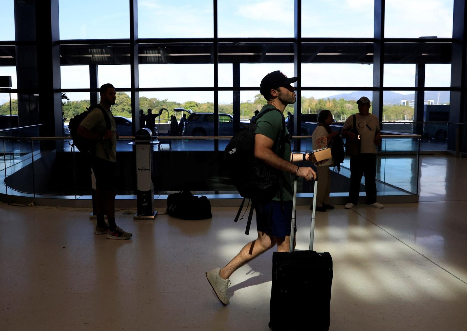 Atención viajeros: entró en vigor la nueva tarifa en aeropuertos de EE.UU. por USD 45 a quienes viajen sin este documento en 2026