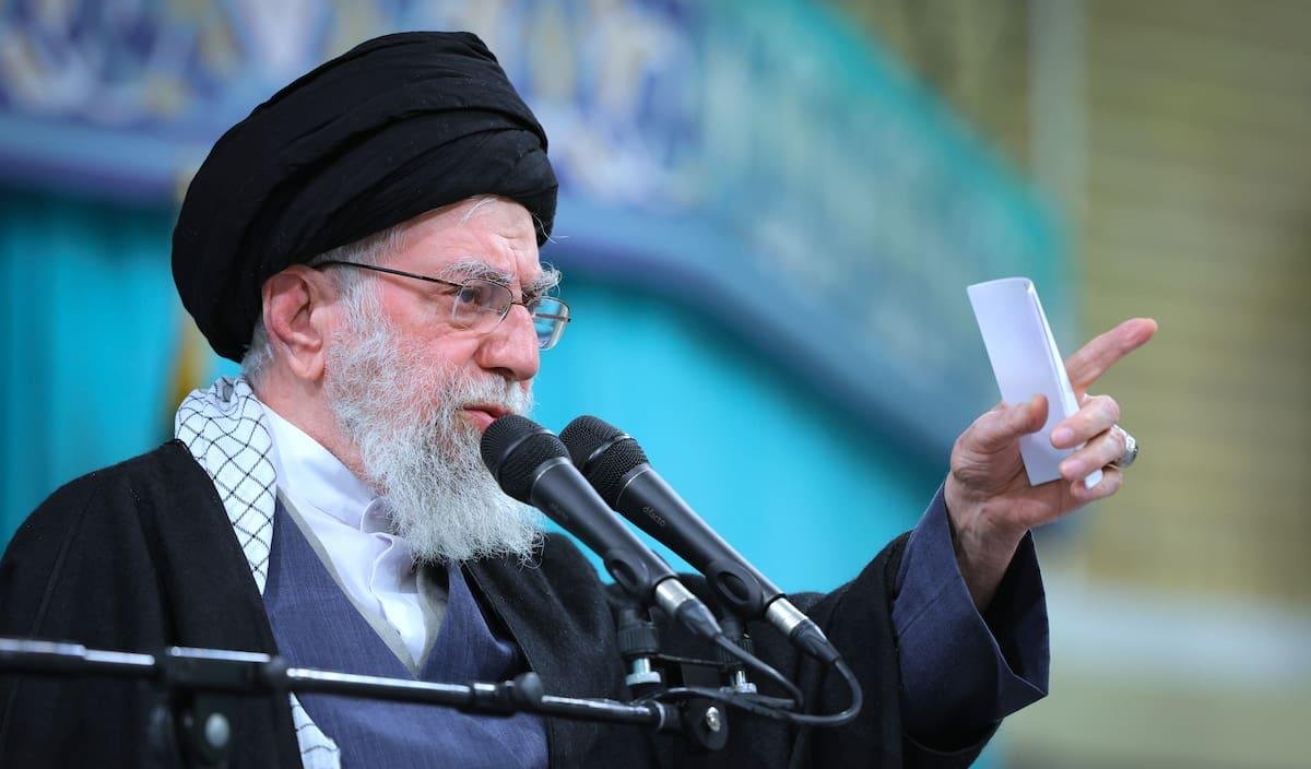 La primera reacción de Irán tras el ataque de Estados Unidos e Israel