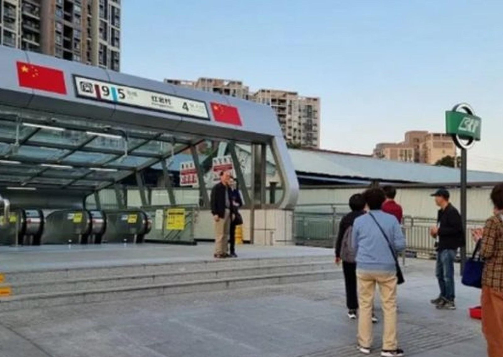 En solo 400 días y a 40 pisos bajo tierra, China construyó la estación de tren más profunda del mundo