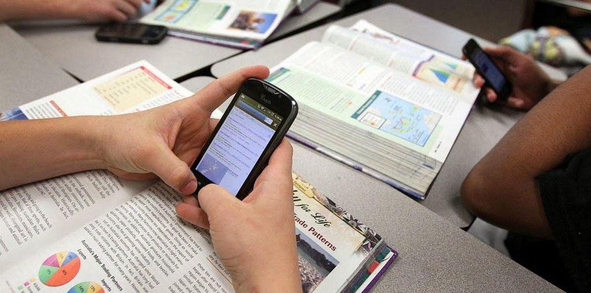 Rige la prohibición de los celulares en las escuelas primarias de la provincia de Buenos Aires