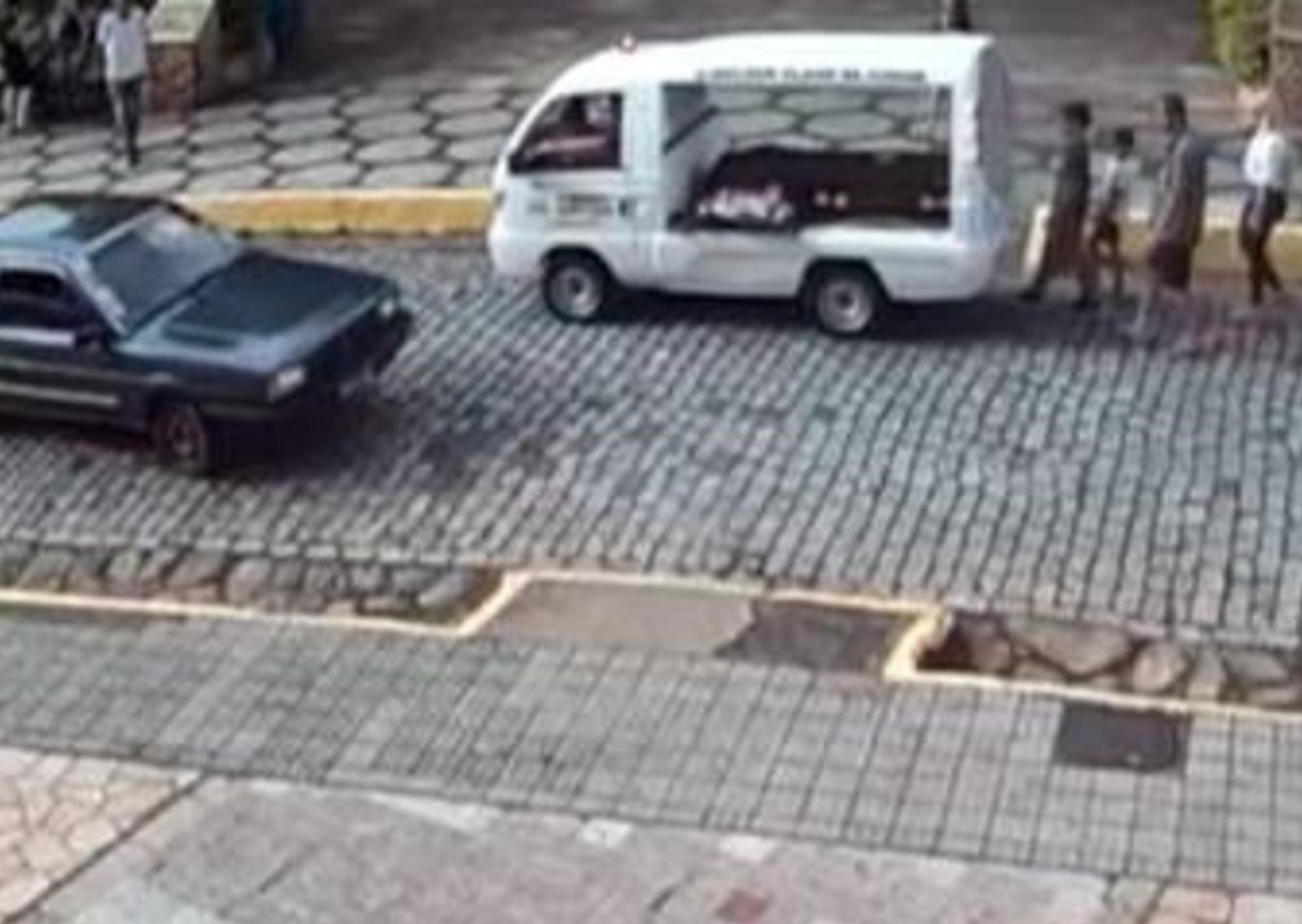 Conmoción en un velorio: una joven de 27 años fue baleada durante el cortejo fúnebre de su madre