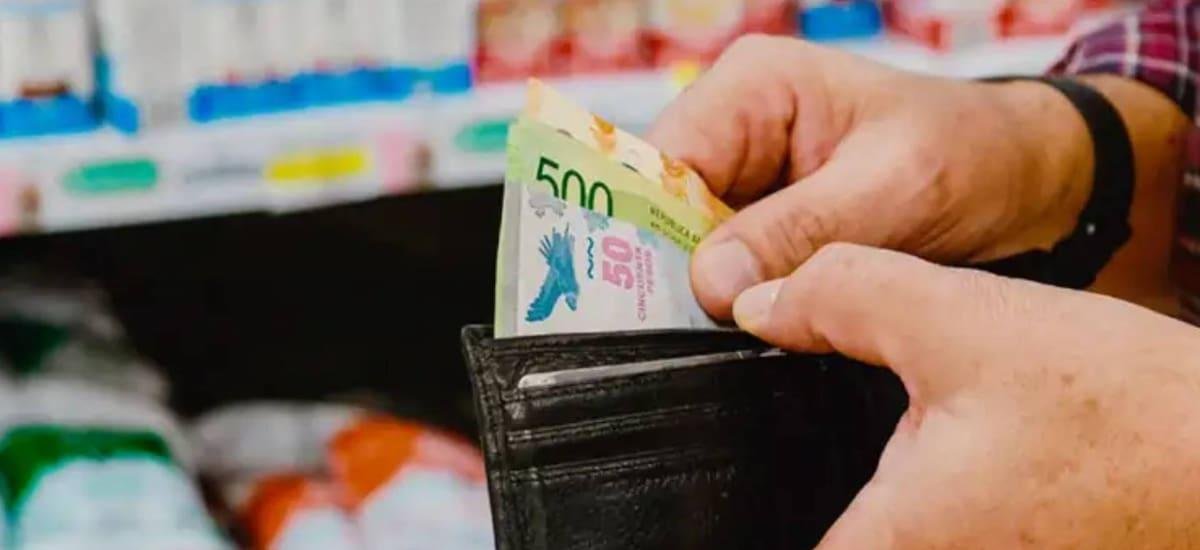 Qué significa ordenar los billetes de mayor a menor, según la psicología - El Cronista