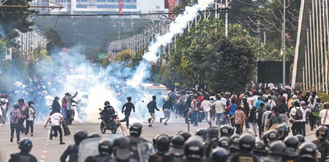 Izquierda que no lee el escenario político, derecha que afianza la unión pueblo-elite