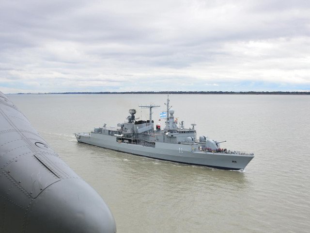 Ruidos en la Armada por el destructor que no se quedГі en el Caribe con la flota вЂњantinarcoвЂќ estadounidense